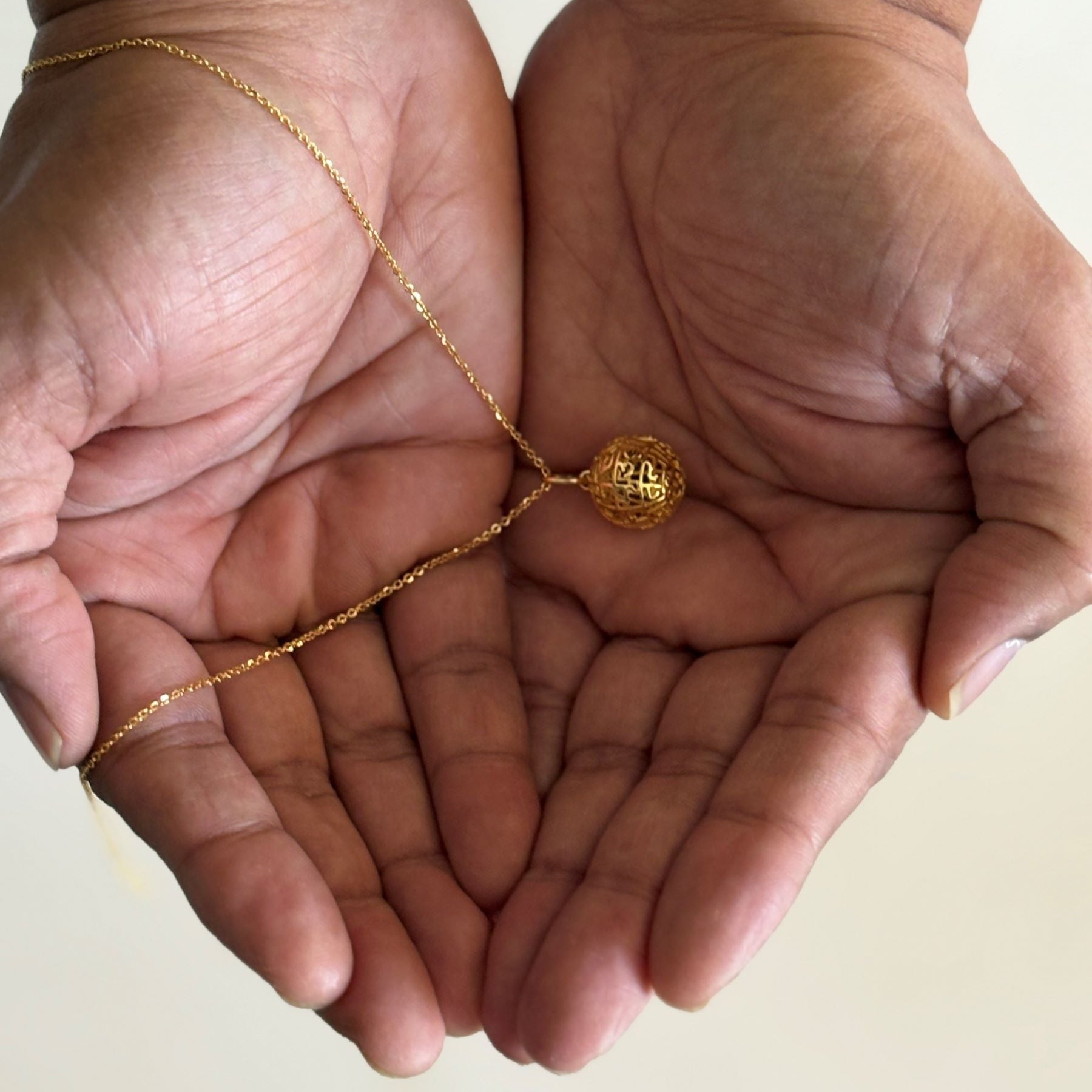 Maha Mrityunjaya Mantra Prayer ( pendant Globe - Gold)